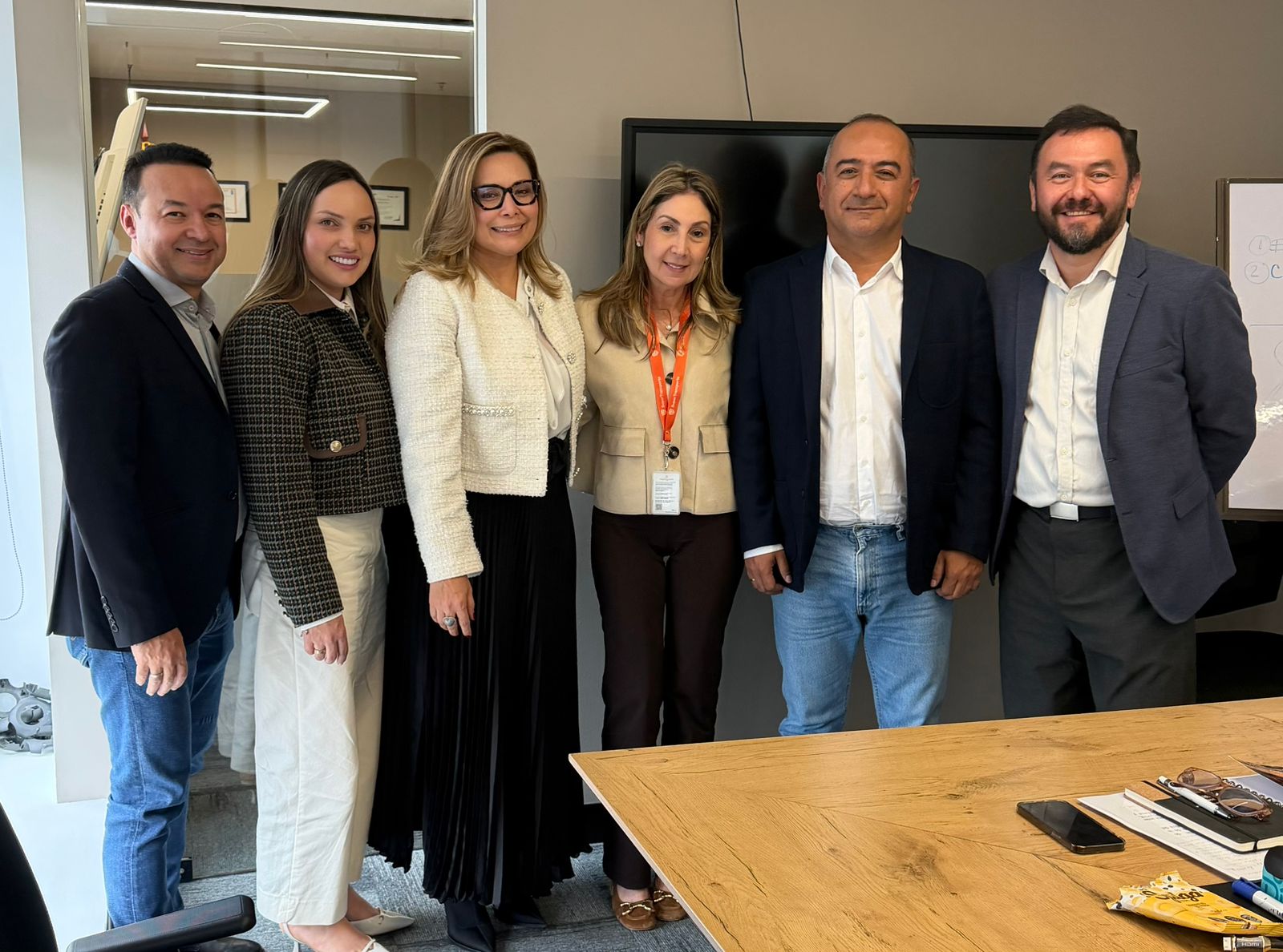 Equipo de CONALTER con la superintendente de Transporte